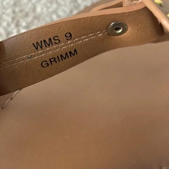 Dolce Vita Gionna Everyday Flat Sandals Flip Flop Tan Strappy Beachy Travel - Picture 6 of 6